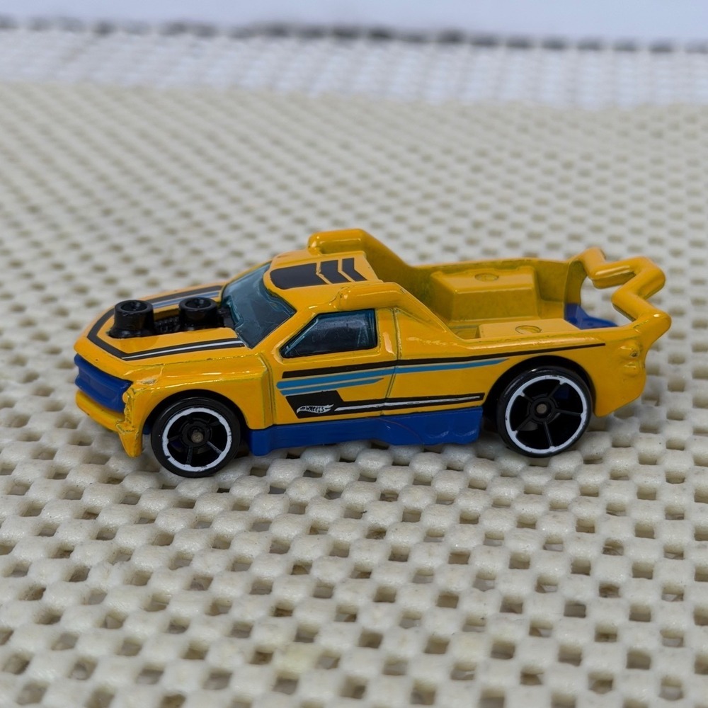 Hot Wheels Fig Rig Yellow Blue Diecast Toy Car‎ Truck X1654 2012 Mattel EUC